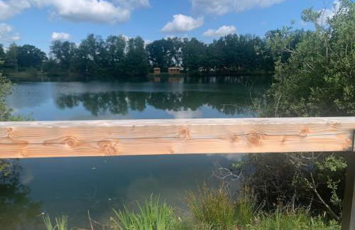 Le Gland - Cabane isolée au bord de l'eau & pêche - Foto 7