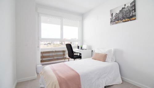 Global Properties, Apartamento con terraza y vistas a la piscina en Gran Canet - Photo 4