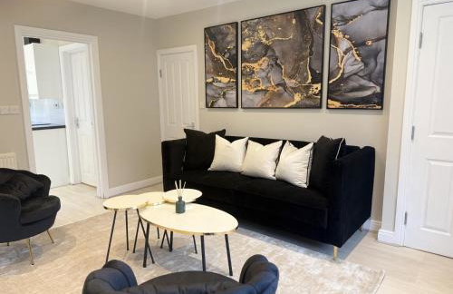 Luxury Harborne Home, Perfect for Contractors & Families 5 Mins from QE & Uni - Photo 3