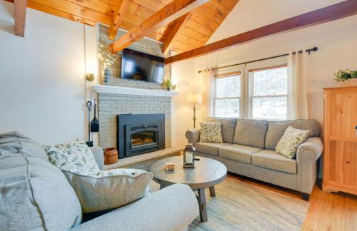 Cozy Tuftonboro Home with Deck - Walk to Beaches! - Foto 8