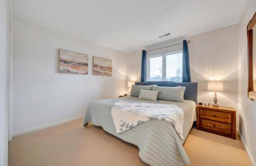 Lake Vibes - Pet Friendly Lakefront Condo! - Photo 22