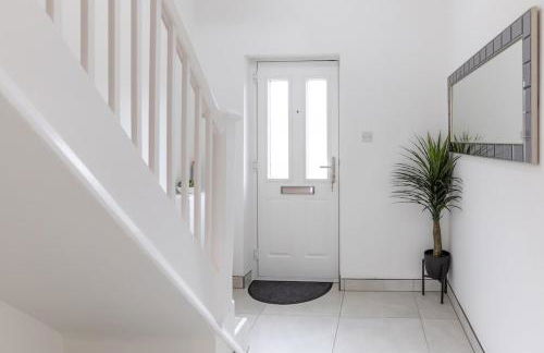 4 Bed Home sleeps 7 close to Cheshire Oaks Princes Rd - Photo 17