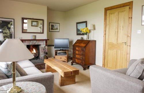 Courtyard Cottage - Photo 4