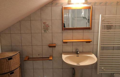 Longère rénovée proche du Mans avec jardin et salle de jeux - FR-1-410-248 - Photo 18