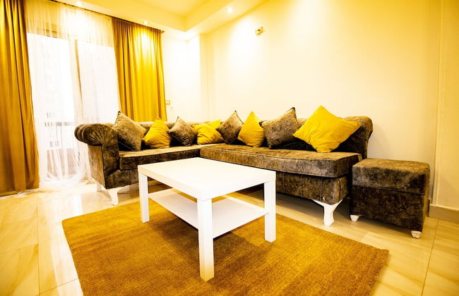 Yellow & Brown Moderne Style Near Food-court - Foto 8