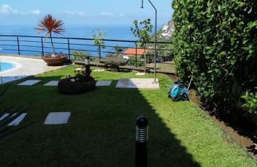 Luxury villa with private heated pool, garden and views of the sea and mountains. - Photo 43