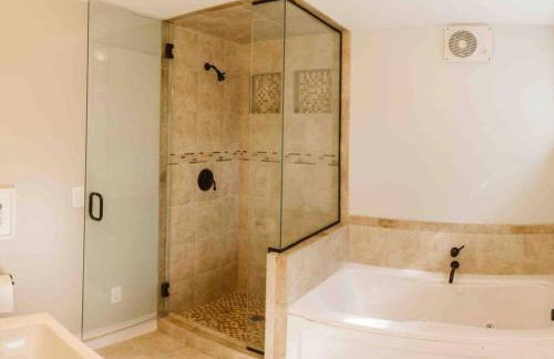 Manchester by the Sea|Outdoor Fireplace|King Bed - Foto 6