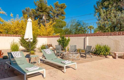 Stylish Mid-Century Oasis with Pool - Foto 10