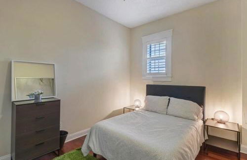 LT Stay Discounts! Cozy 2 BR Apt - Pet Friendly! - Foto 13