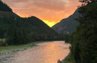 Hidden Gem Cabin in Hungry Horse, Firepit, Close to Glacier - Photo 22