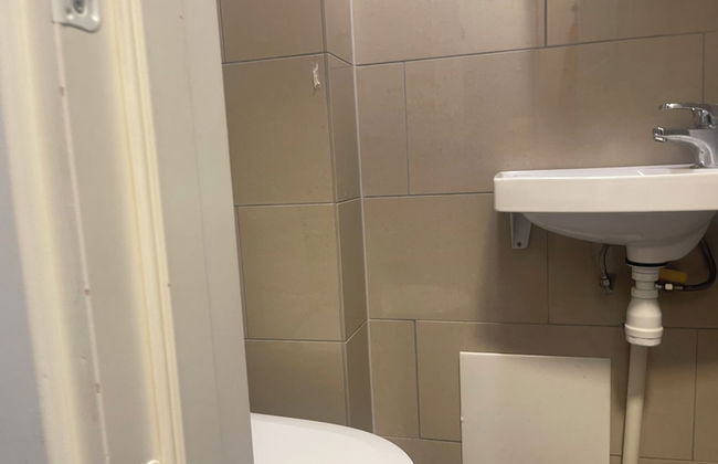 Located at Heart of City Center - Foto 9