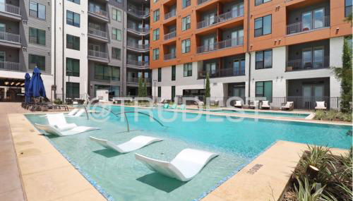 1BR Alongside Q2 and Domain With Pool, Gym and Free Parking - Foto 2