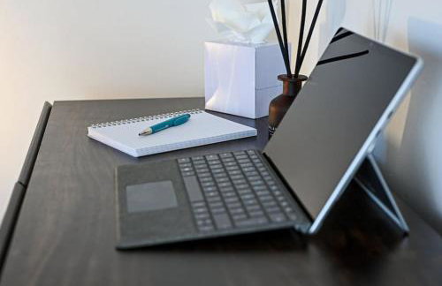 Luxury 2 Bed Maisonette with Parking Near Tube - Foto 21