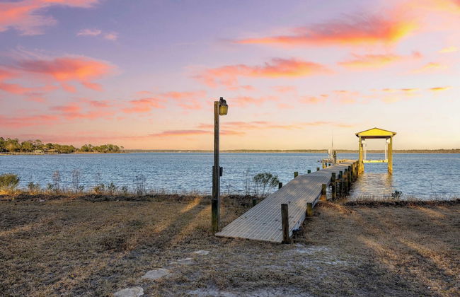Blackwater Bay Hideaway by Avantstay Waterfront, Pool, Dock, Hot Tub - Photo 14