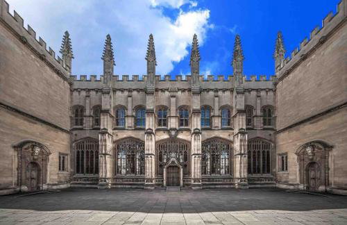 Beautiful new apartment with sheltered parking - Photo 4