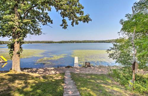 Big Lake Getaway with Private Beach and Fire Pit! - Foto 34