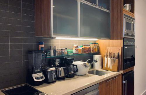 Entire luxury apt midtown with pool, gym, and sauna - Foto 13