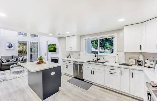 Luxury Family Home w AC and Patio near Meta and Stanford - Foto 7