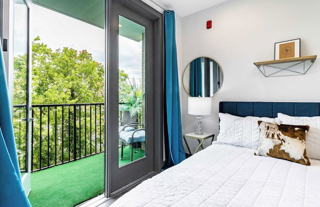 Lindsley by Avantstay Balcony + Modern Design A+ Downtown Location - Photo 4