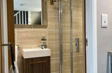 The Tower, 1 bed 1850's Tiny House - Foto 13