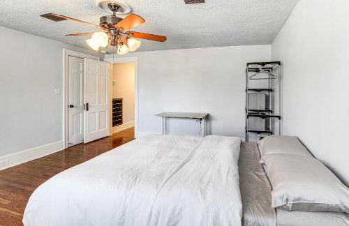 Pool, Patio and Putting Green Manchester Getaway - Foto 17