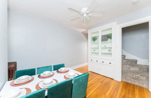 TWO town homes! 6 Bedrooms, 2 King beds, Walk to Eats - Foto 14