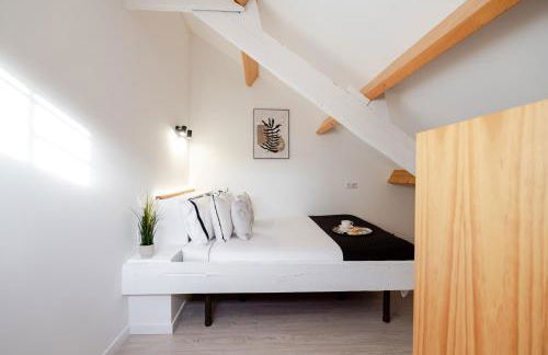 Authentic Studio with Terrace by HostWise - Foto 30