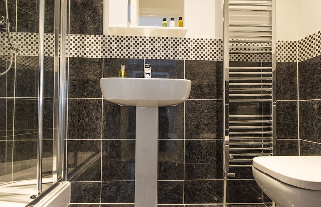 2 Bed- Tamar View by Pureserviced - Foto 5