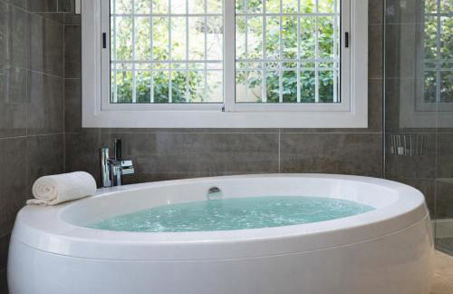 New! Stunning Villa with Pool & Sea Views - Photo 51