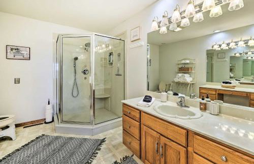 Hot Tub and Shared Dock Lakefront Grove House - Foto 17