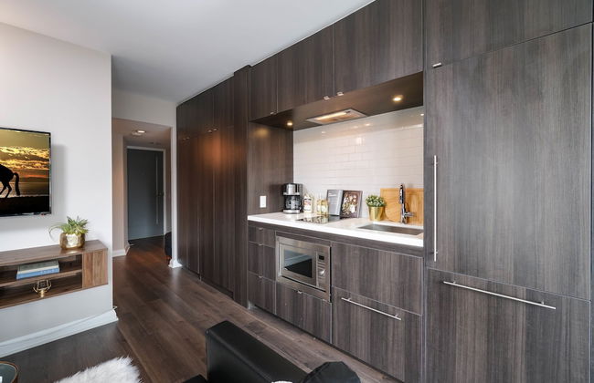 QuickStay Yorkville Condo - Yonge & Bloor - Photo 10