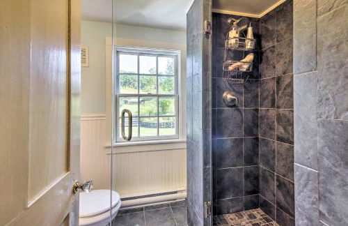 Lovely Brookfield Home with Private Deck and Views - Foto 21