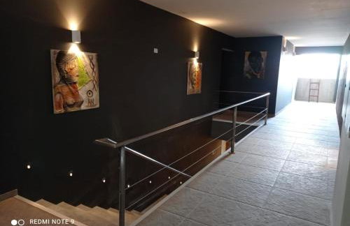 FLAT ENCANTADOR A UM PASSO DA PRAIA - Foto 12