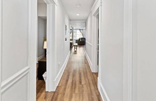 Modern 4BR 2BA Apt Steps to the Beach Open Living - Foto 22