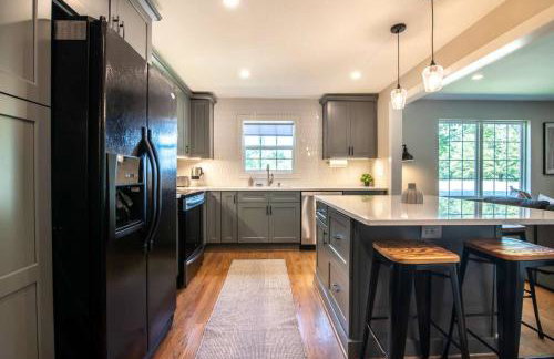 Family Retreat in Birmingham, 7BR 4BA - Photo 27