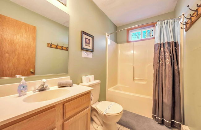 Pocono Pinnacle by Avantstay Steps to the Lake, Game Room, Large Deck - Foto 28