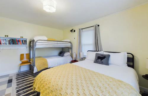 Daffodil Cottage in Downtown Packwood, WIFI, BBQ, Firepit, Smores - Foto 9