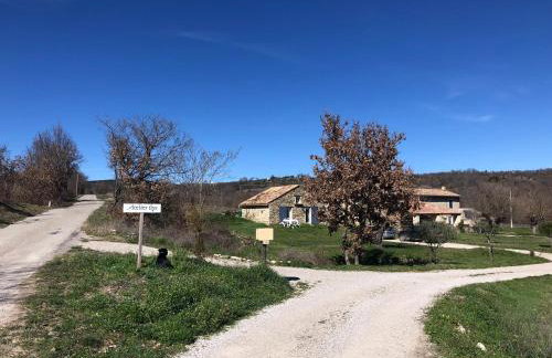 Mas du 18e siècle au calme entouré de champs de lavandes - Foto 9