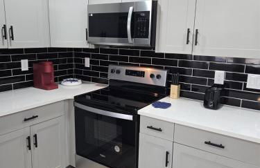 The Silver Villa - 2 King Beds Minutes from Downto - Foto 14