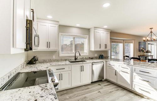 Waterfront Lake Coronado Home with Deck and Views - Foto 11