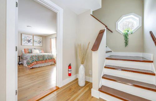 half Mi to Dtwn and Harbor Park Home with Large Yard! - Foto 15