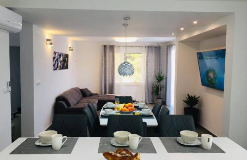 HOLIDAY HVAR lux - Photo 32