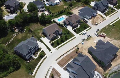 Lakefront view 5 bedroom home with basement - Foto 25