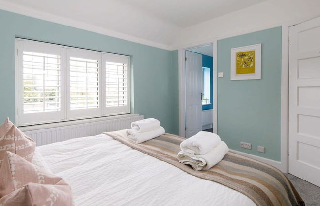 Bright Modern 4 br House 100 Metres From Beach - Photo 80