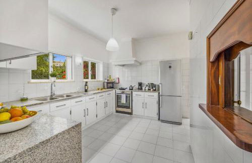 Villa Alfarrobeira by Villa Plus - Photo 17