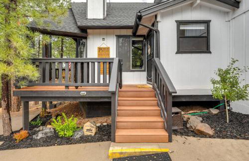 Wraparound Deck and Poker Room Cabin in Munds Park - Foto 36