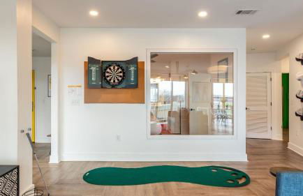 Dual Bachelor Pads w/ Rooftop Lounge & Games Sleeps 26 5 Min to Broadway - Foto 6