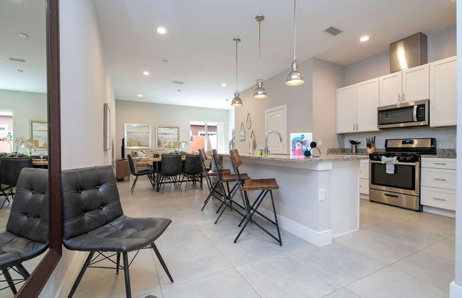 Modern Chic Home Mickey and Toy Story Rooms - Foto 7