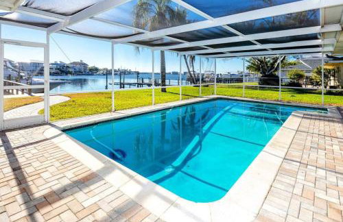 Luxe Private Waterfront Getaway with Pool in Ozona - Foto 1