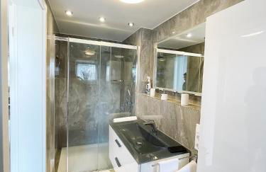 Luxury Wohnung mit Großem Bett und Schlafsofa Luxuriös Ausgestattet mit schöne Terrasse und Garten! - Foto 11